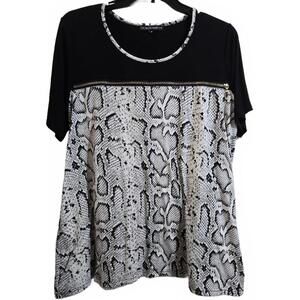 Full Figured Fashionista Black and Snake Print Top with Zip Detail Plus Size 1X